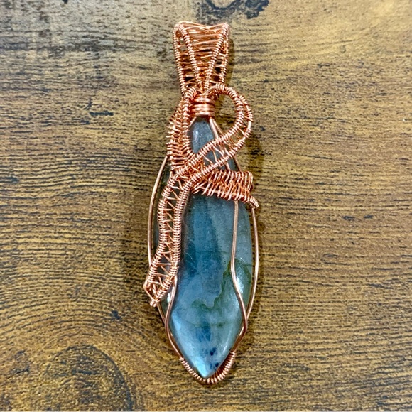 Handcrafted Wire Wrapped Labradorite Pendant - Picture 1 of 9